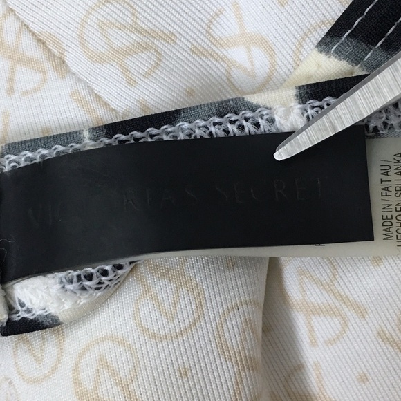 VICTORIA’S SECRET Bikini Top Halter Tie Neck Animal Print Leopard Cheetah 32B - Picture 3 of 15